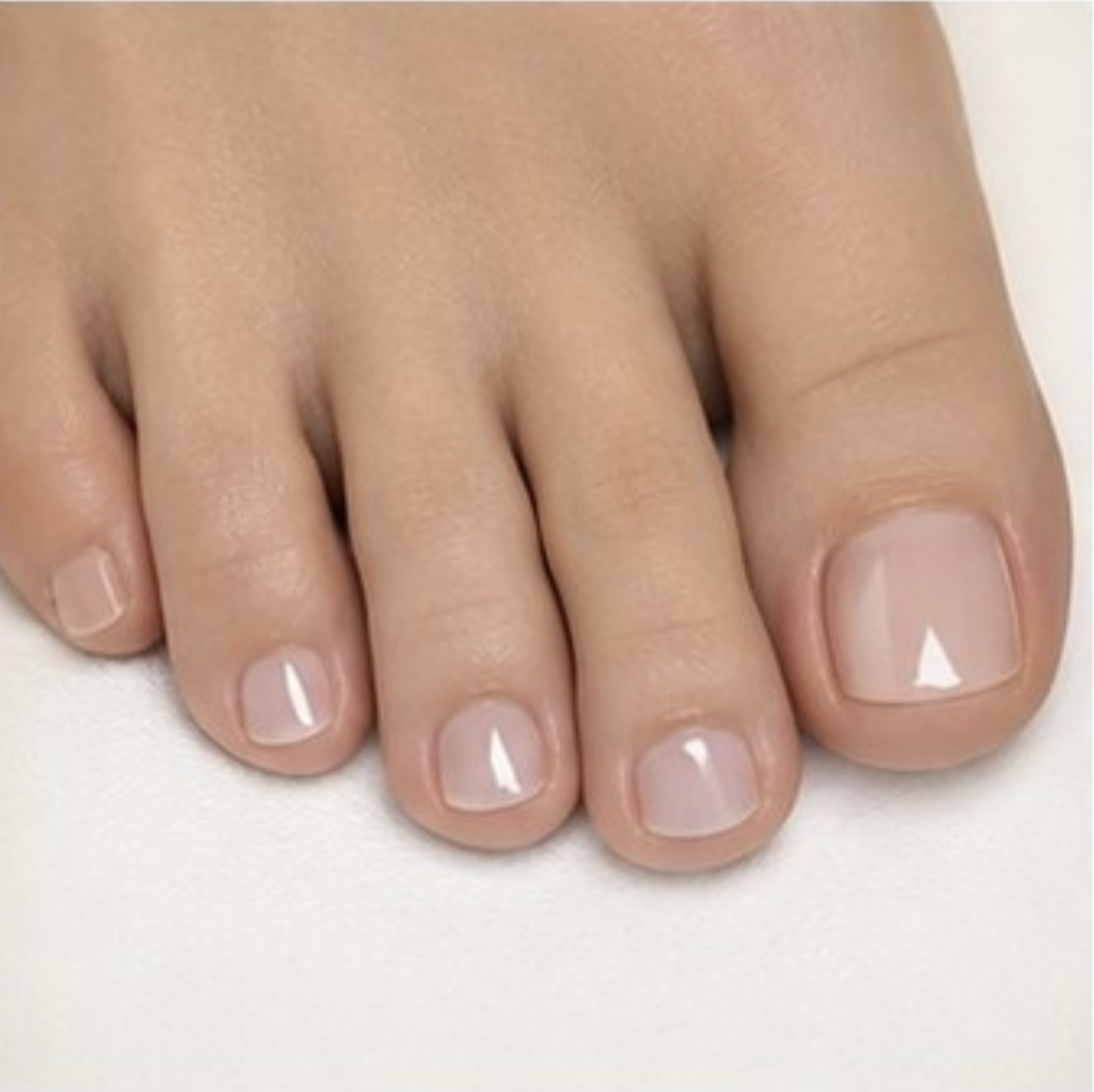 Belleza de pies con esmalte común